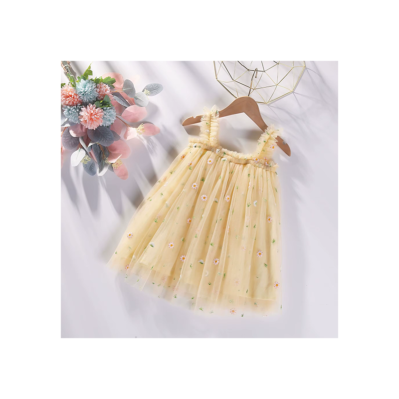 Vestido amarillo con flores bordadas