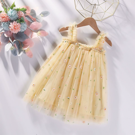 Vestido amarillo con flores bordadas